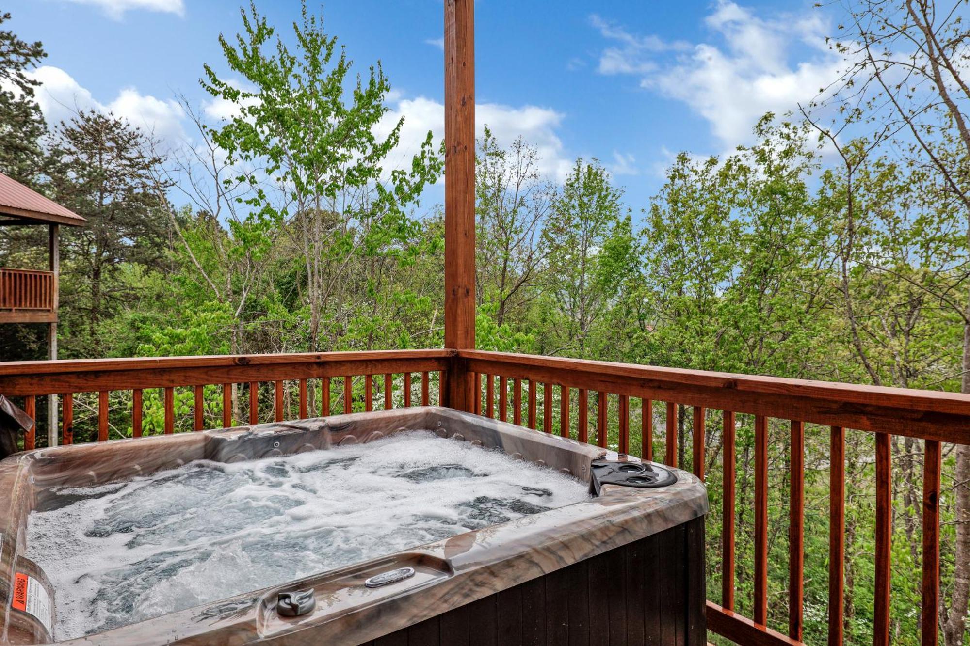 Location Are My Sunshine Is A 2 Bed 2 Bath Brand New Log In The Heart Of Holiday home Pigeon Forge