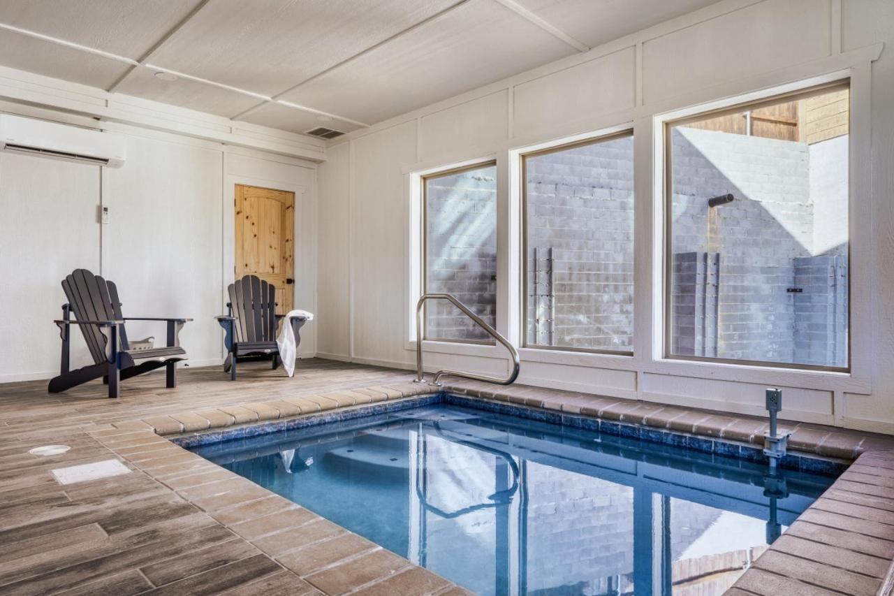 Private Indoor Pool W/ Game & Hot Tub! * Pigeon Forge