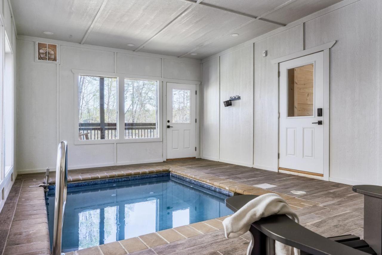 Holiday home Private Indoor Pool W/ Game & Hot Tub! *