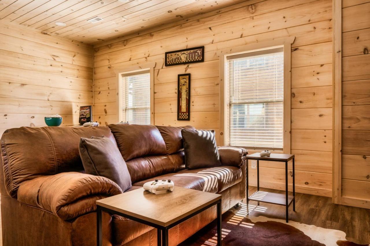 Holiday home Private Indoor Pool W/ Game & Hot Tub!