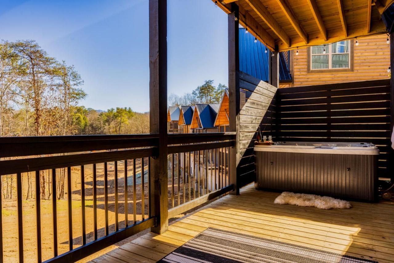 Holiday home Private Indoor Pool W/ Game & Hot Tub! *