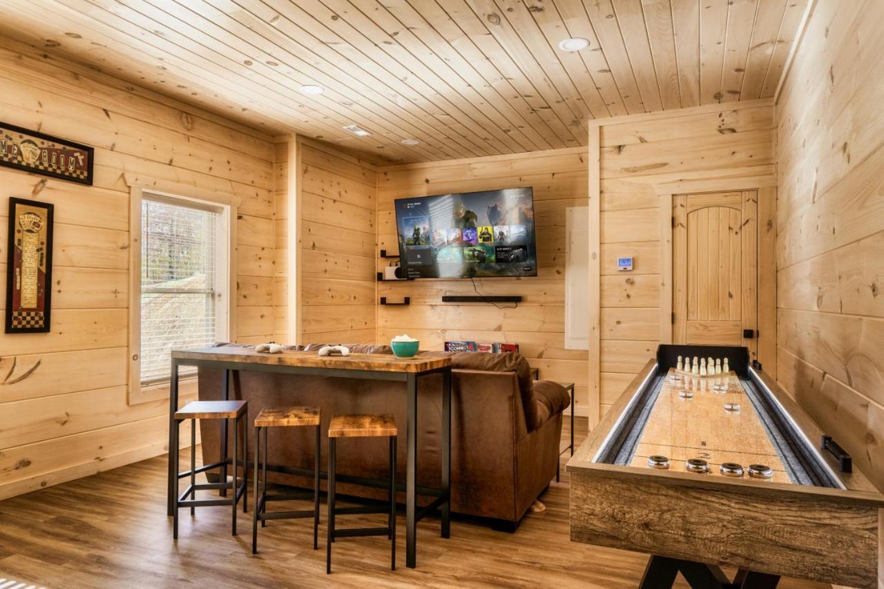 Private Indoor Pool W/ Game & Hot Tub! Holiday home