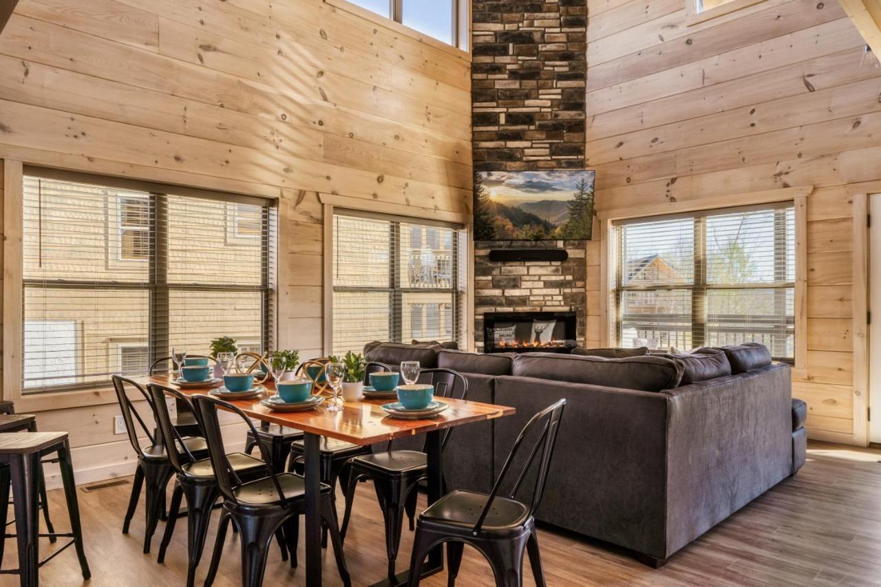 Private Indoor Pool W/ Game & Hot Tub! Pigeon Forge