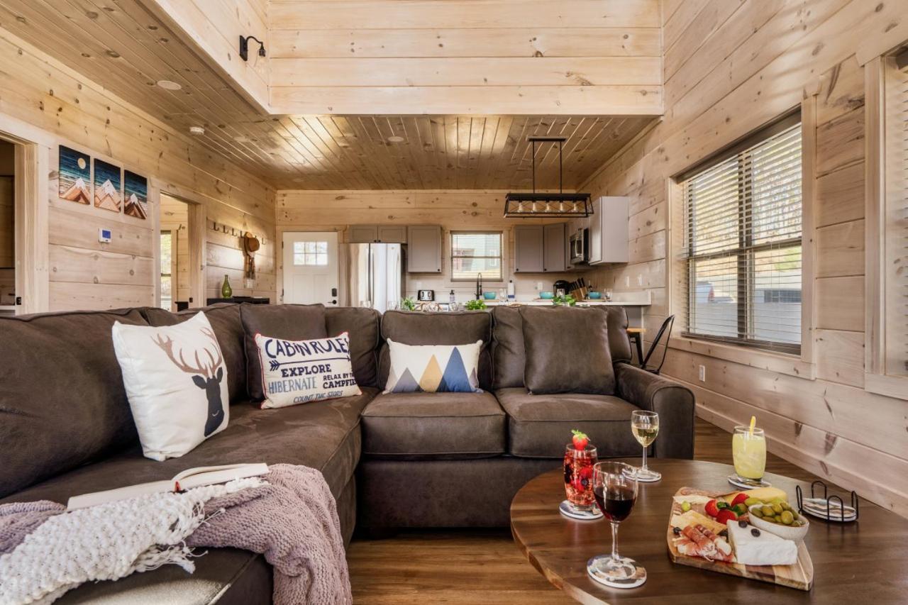 Holiday home Private Indoor Pool W/ Game & Hot Tub!
