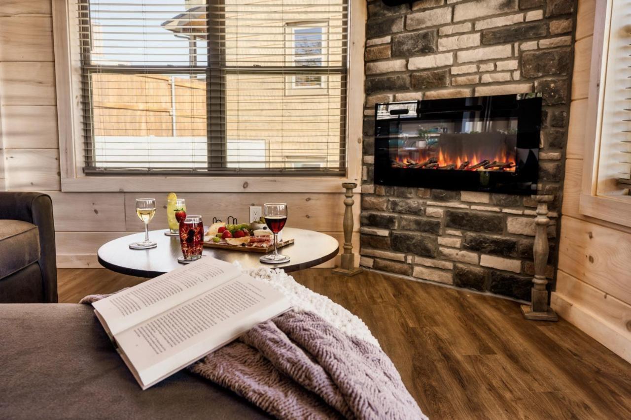 Holiday home Private Indoor Pool W/ Game & Hot Tub! *
