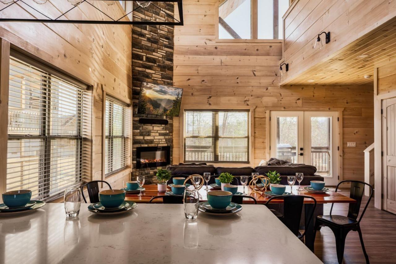 Private Indoor Pool W/ Game & Hot Tub! Pigeon Forge