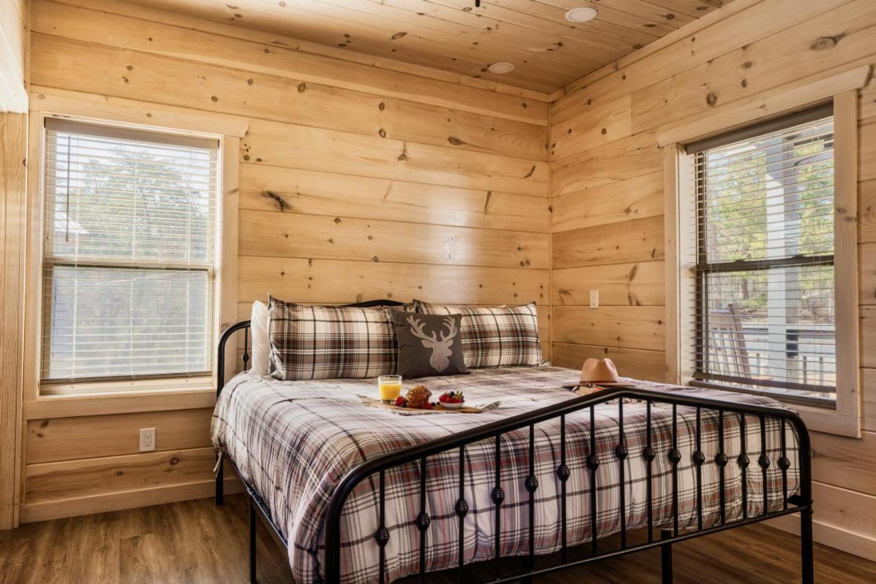 Holiday home Private Indoor Pool W/ Game & Hot Tub!