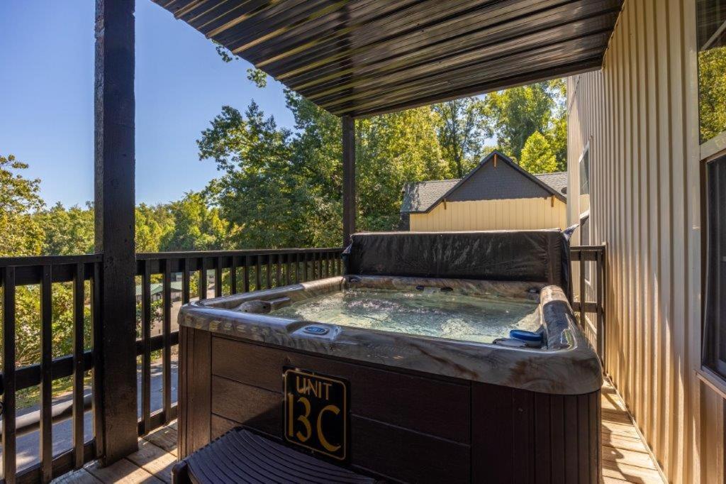 Briarstone 13c Pigeon Forge