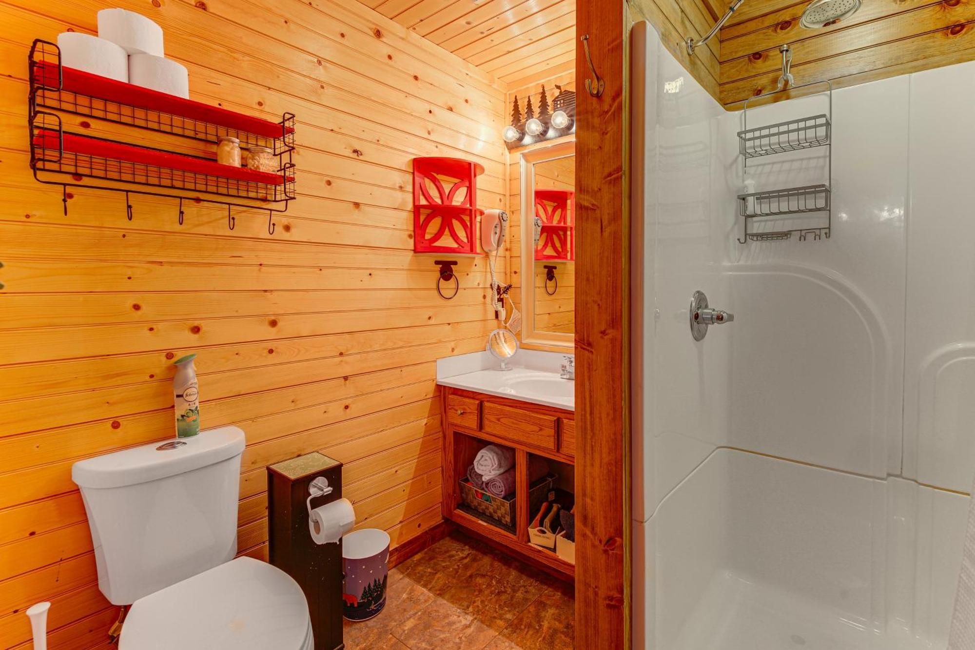 Holiday home Easy-access With Hot Tub!