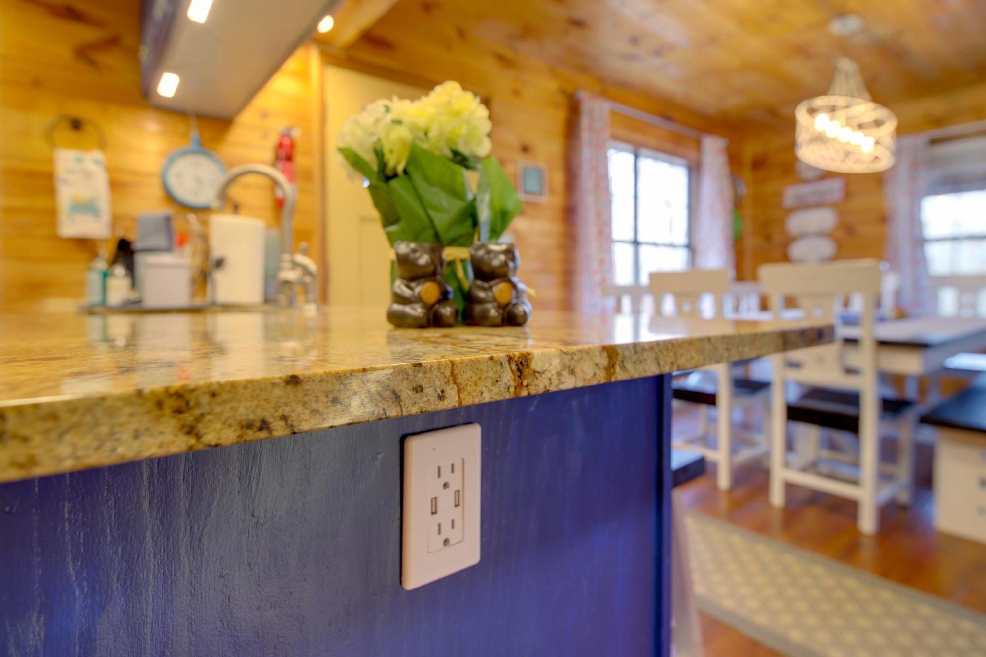 Easy-access With Hot Tub! Holiday home *