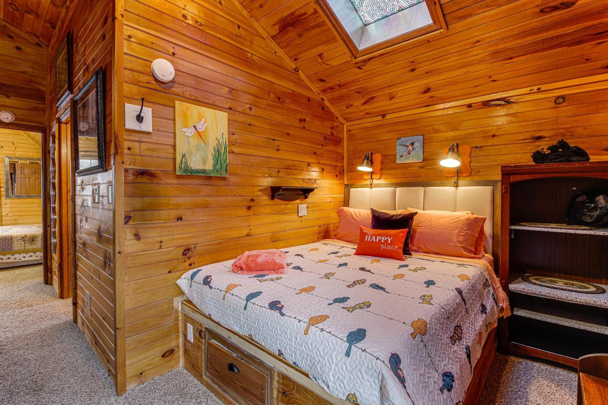 Easy-access With Hot Tub! * Pigeon Forge