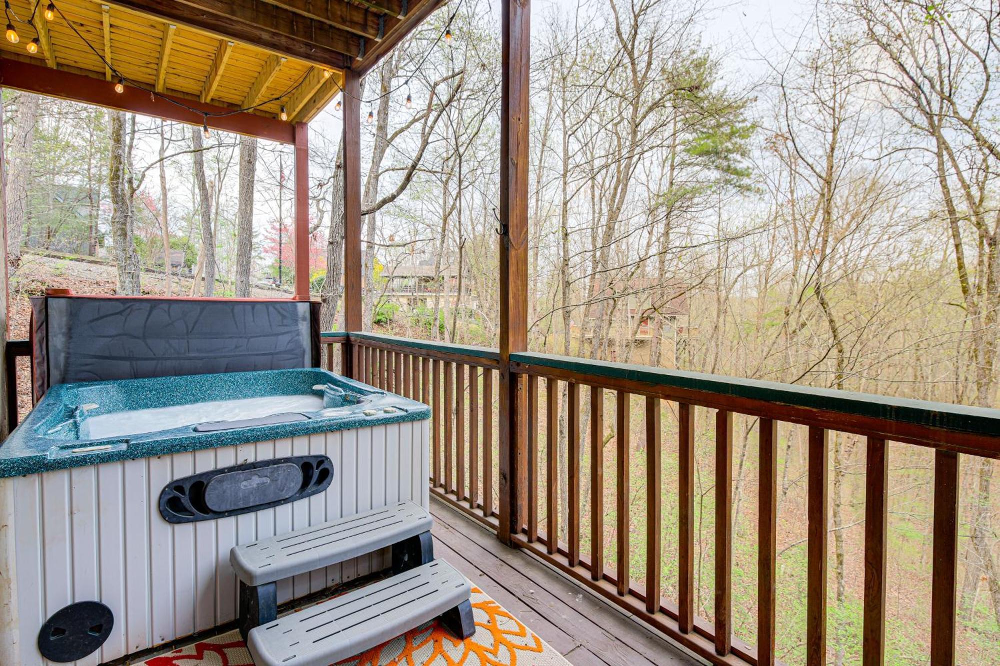 Easy-access With Hot Tub!