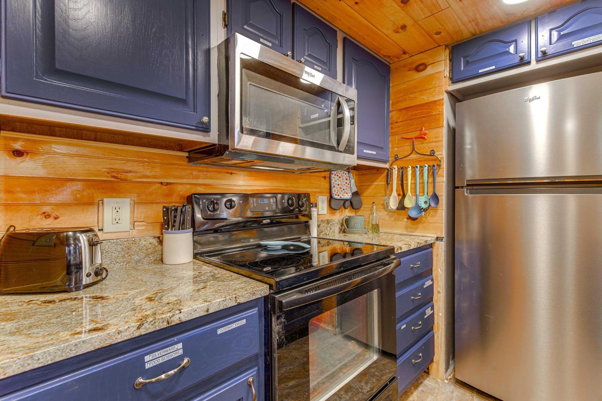 Easy-access With Hot Tub! Pigeon Forge
