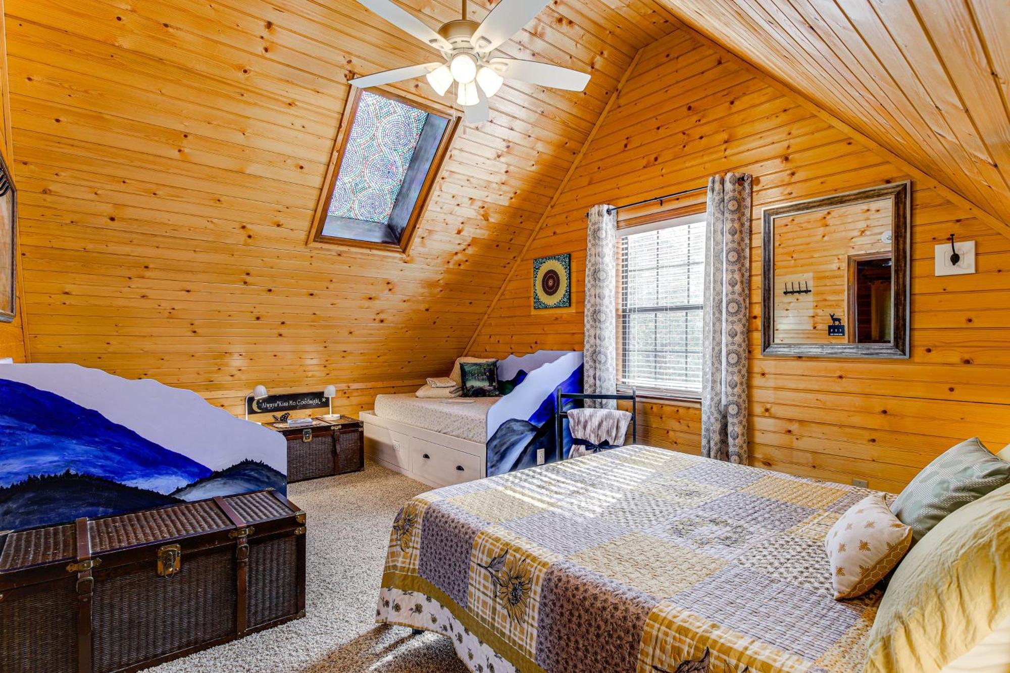 Easy-access With Hot Tub! * Pigeon Forge