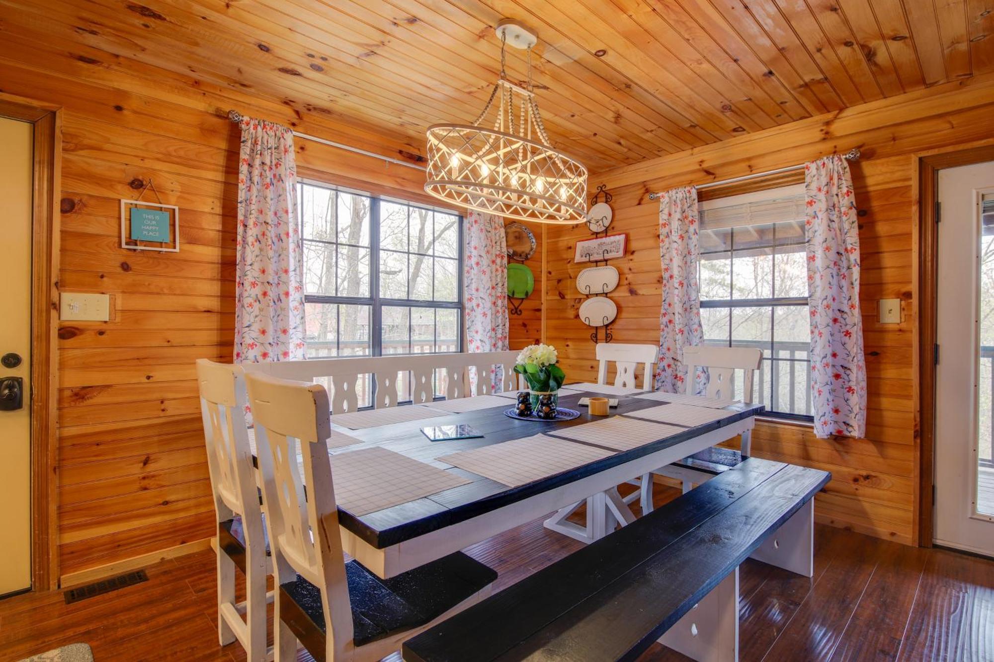 Holiday home Easy-access With Hot Tub! Pigeon Forge