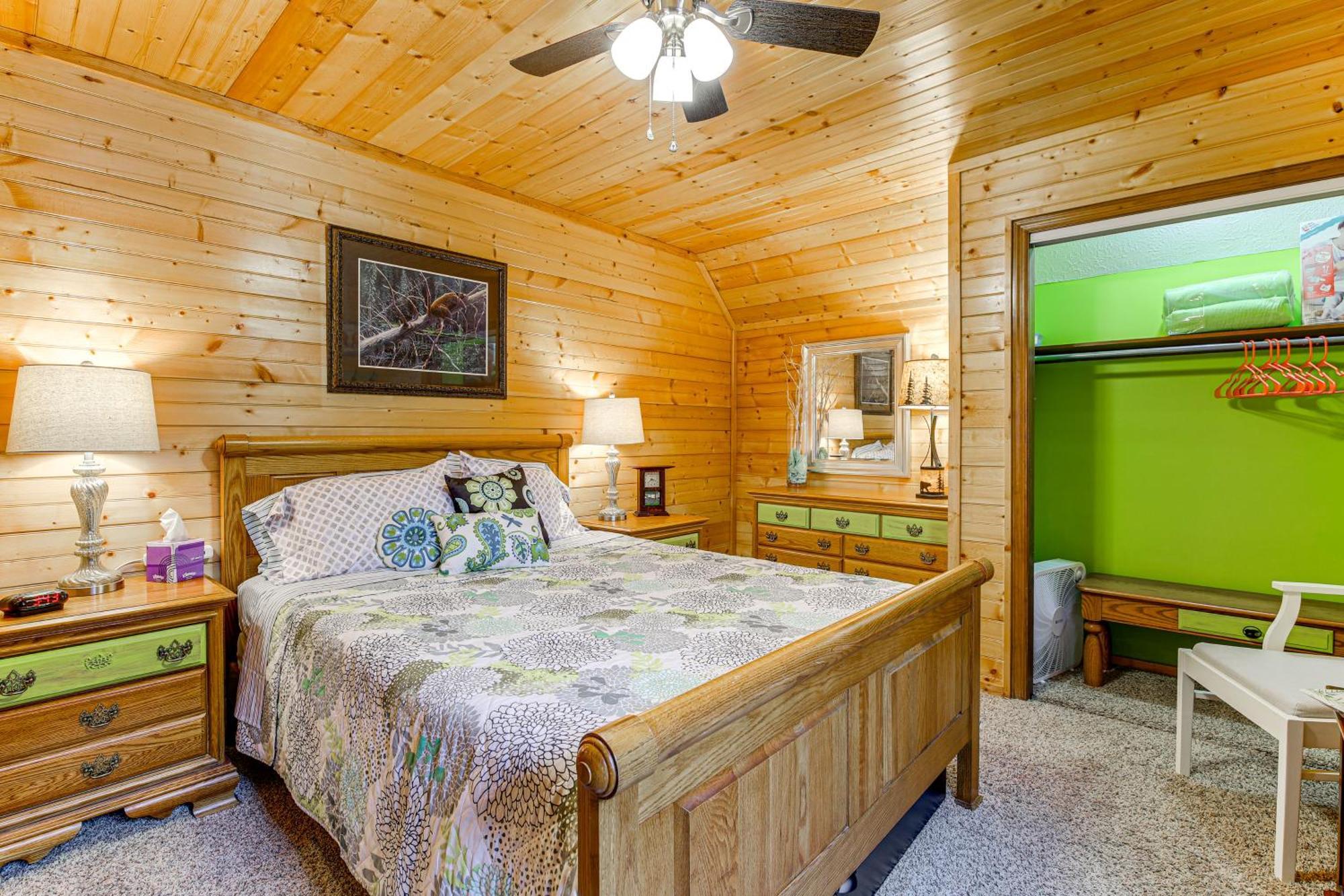 Easy-access With Hot Tub! * Pigeon Forge