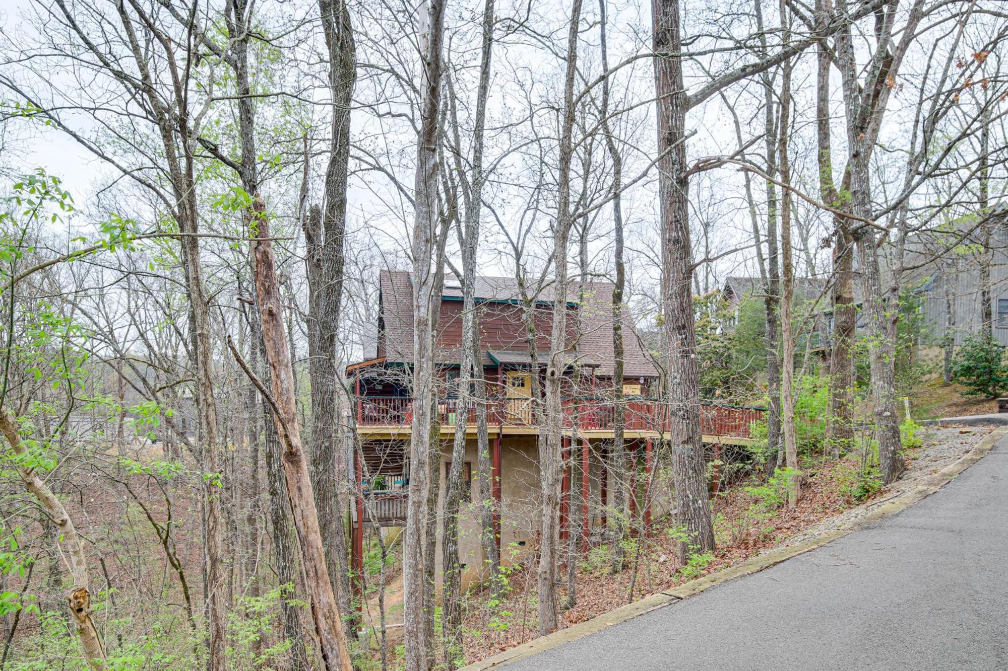 Holiday home Easy-access With Hot Tub! Pigeon Forge