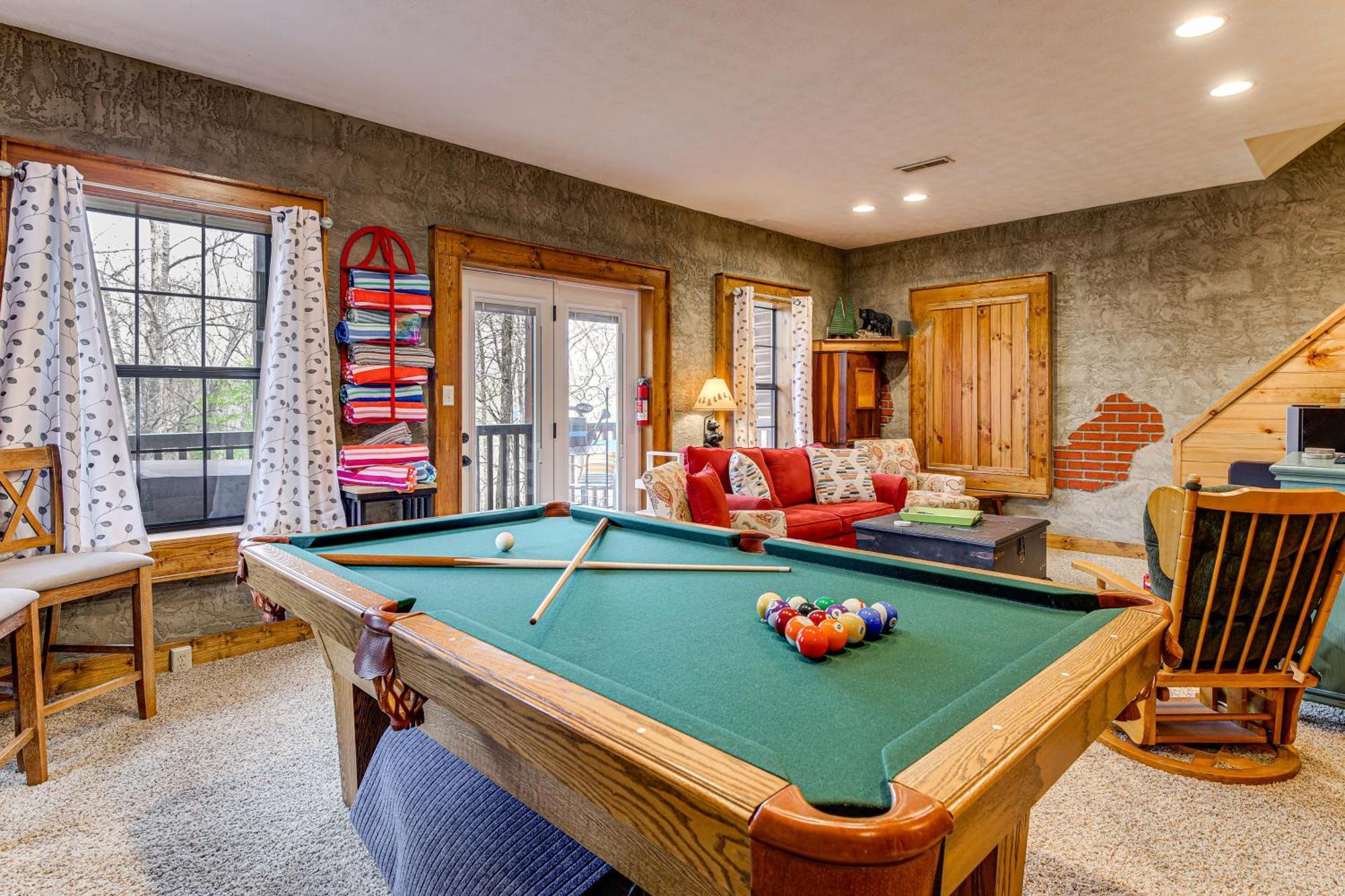 Easy-access With Hot Tub! Holiday home *