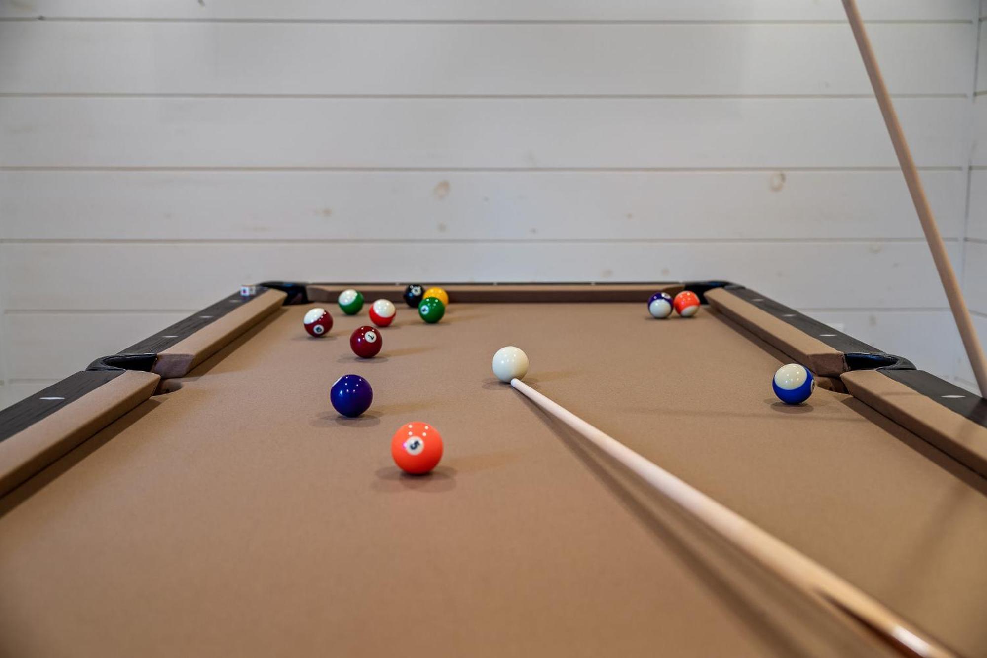 Indoor Pool Game Hot Tub 10mi To Great Smoky Holiday home