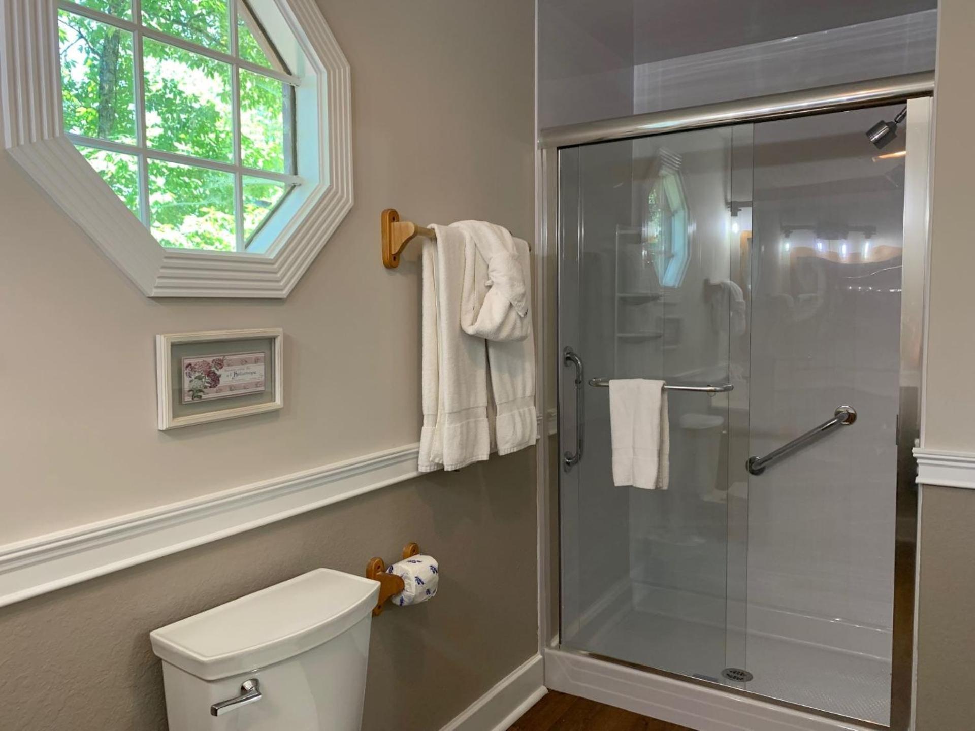 Er316- Black Bear Hideaway Great Location- Close To Town