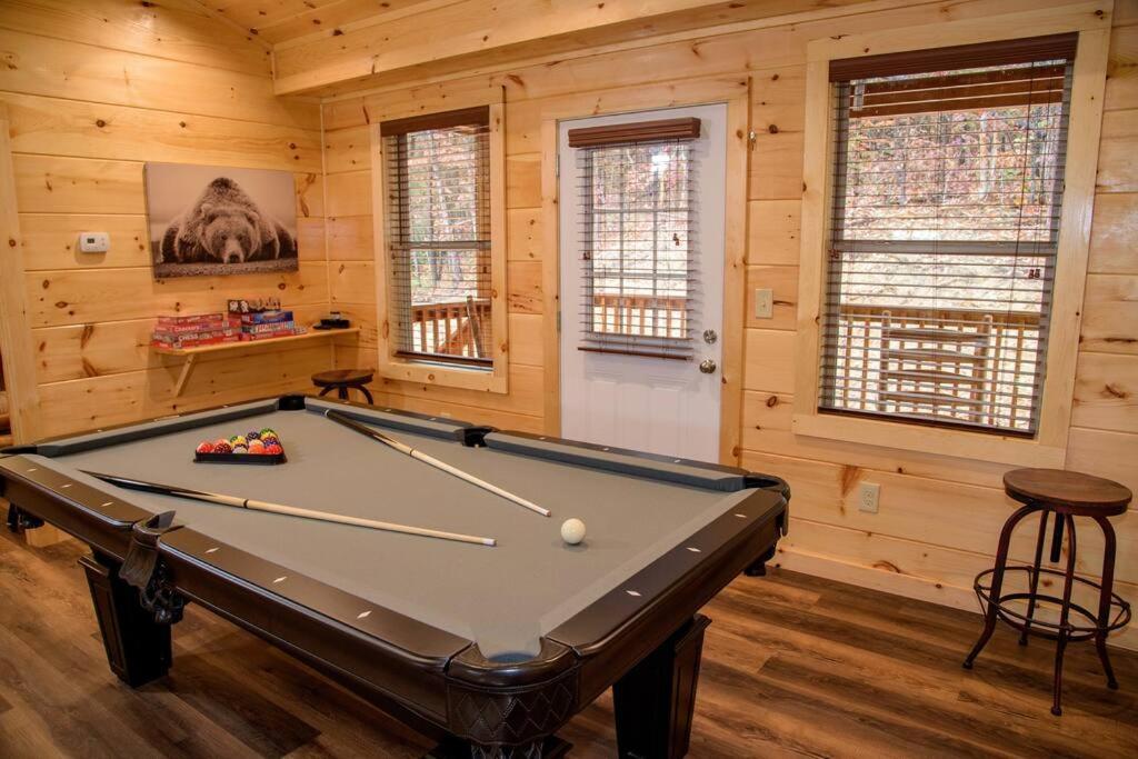 Spacious 2800 Sq Ft-cozy Wood Cabin-new Build Holiday home