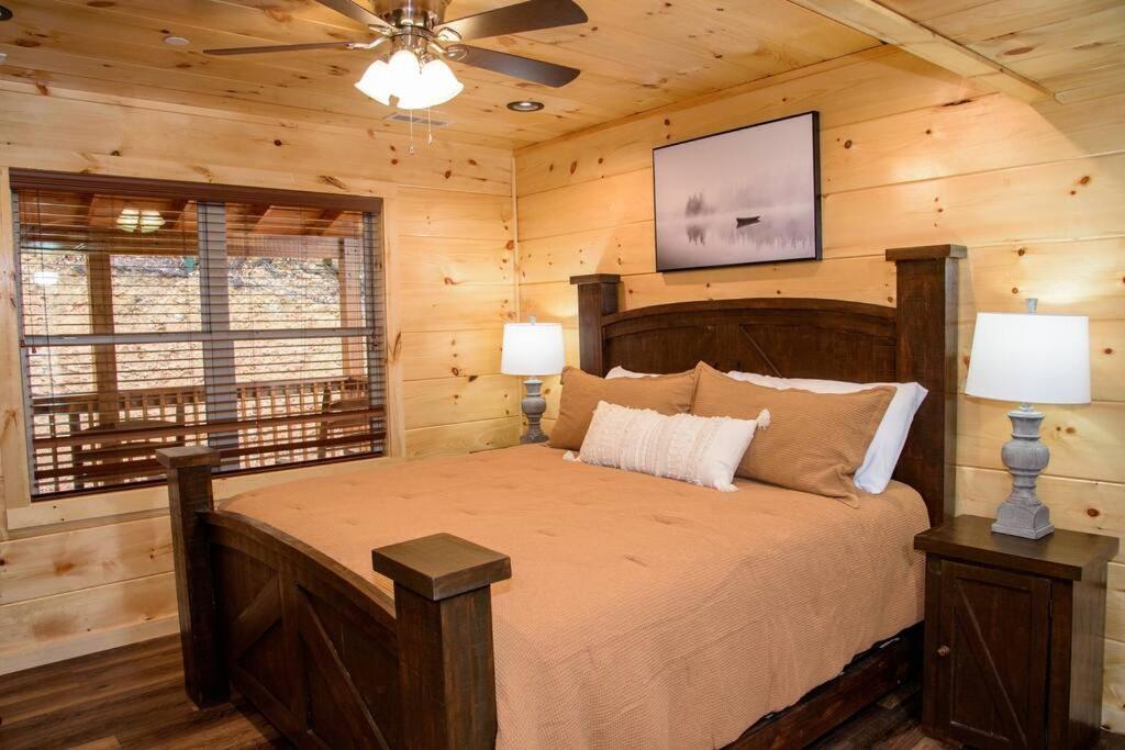 Holiday home Spacious 2800 Sq Ft-cozy Wood Cabin-new Build *