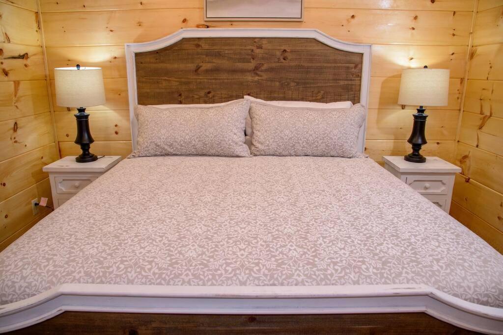 Spacious 2800 Sq Ft-cozy Wood Cabin-new Build * Pigeon Forge