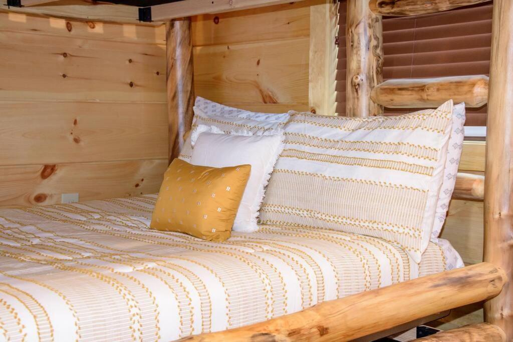 Holiday home Spacious 2800 Sq Ft-cozy Wood Cabin-new Build *