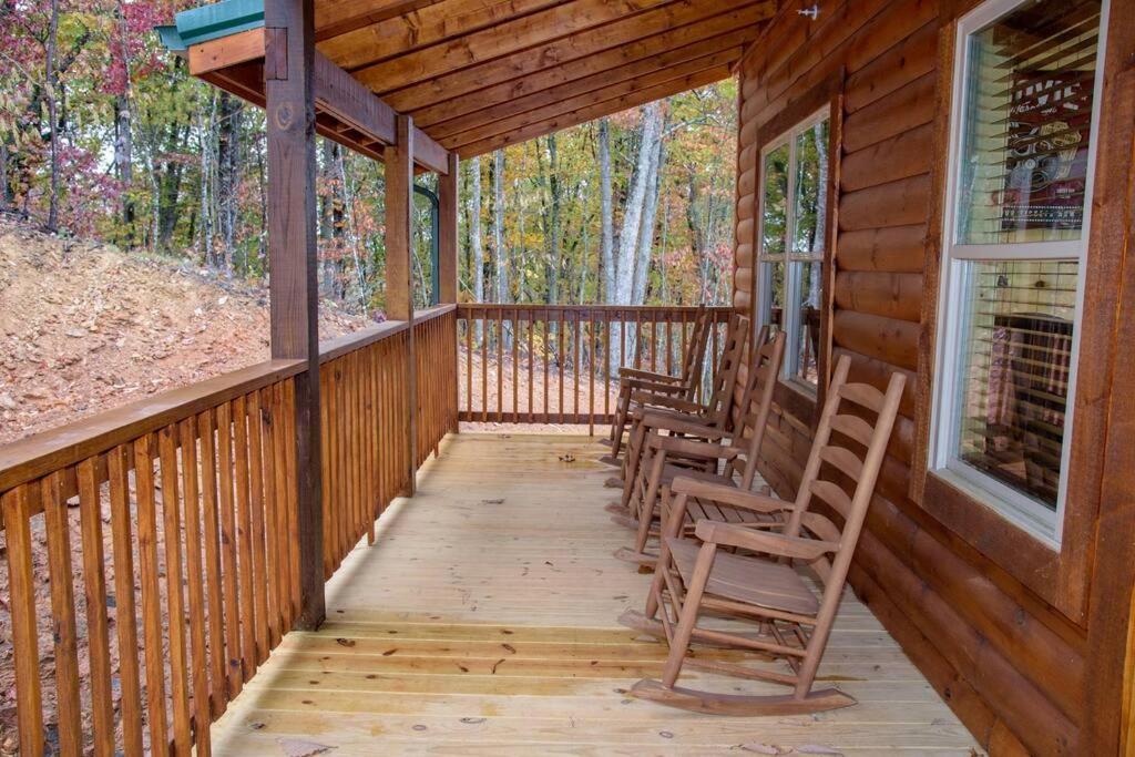 Spacious 2800 Sq Ft-cozy Wood Cabin-new Build * Pigeon Forge