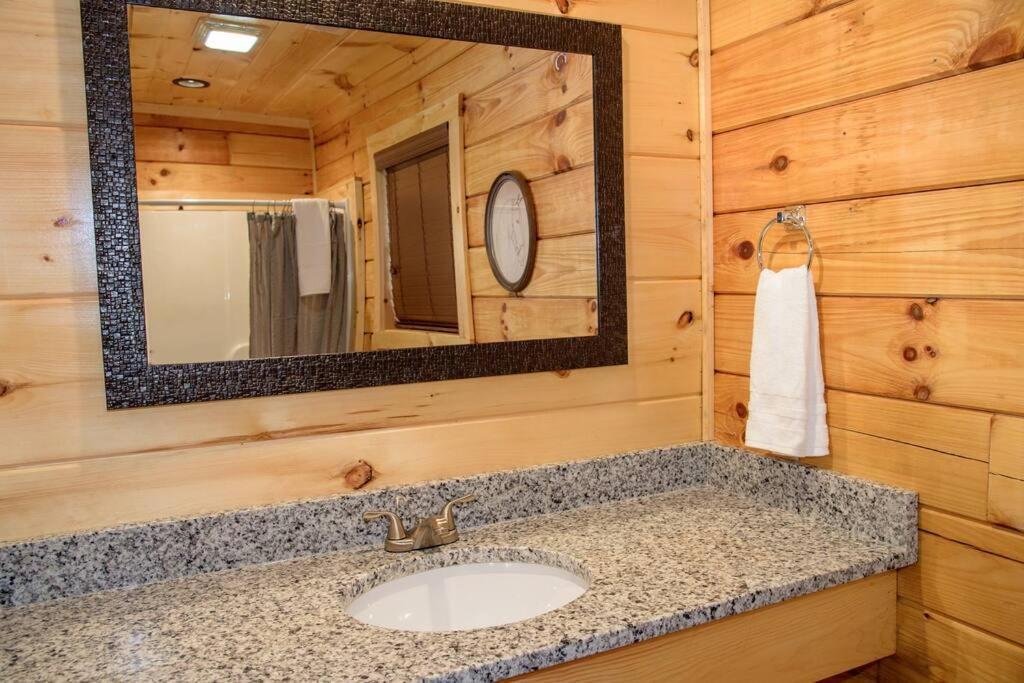 Holiday home Spacious 2800 Sq Ft-cozy Wood Cabin-new Build *