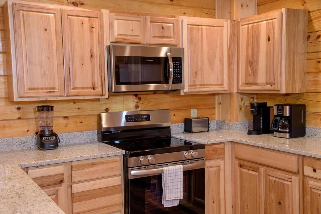 Spacious 2800 Sq Ft-cozy Wood Cabin-new Build Holiday home *