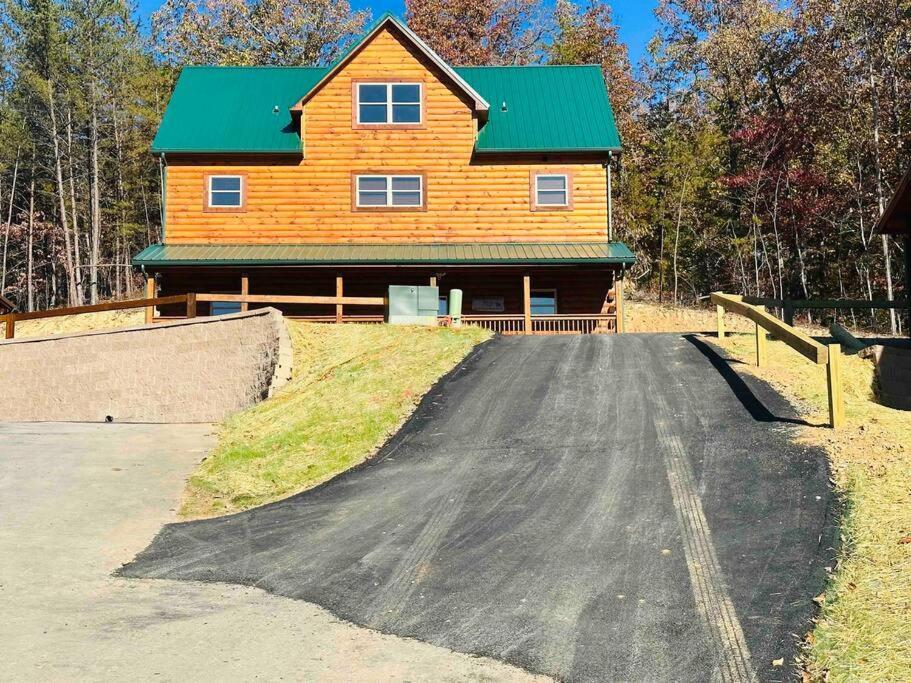 Holiday home Spacious 2800 Sq Ft-cozy Wood Cabin-new Build Pigeon Forge