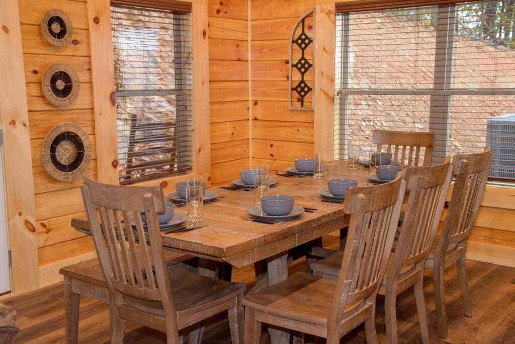 Spacious 2800 Sq Ft-cozy Wood Cabin-new Build Holiday home Pigeon Forge