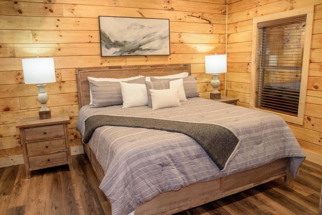 Spacious 2800 Sq Ft-cozy Wood Cabin-new Build Holiday home