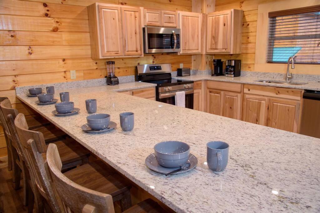 Spacious 2800 Sq Ft-cozy Wood Cabin-new Build *