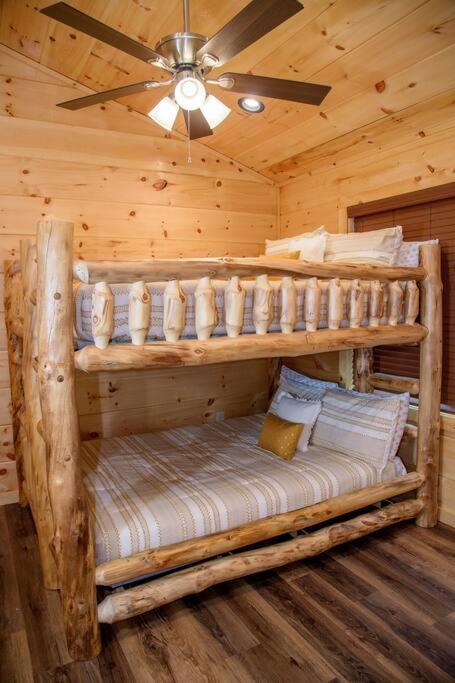 Holiday home Spacious 2800 Sq Ft-cozy Wood Cabin-new Build *