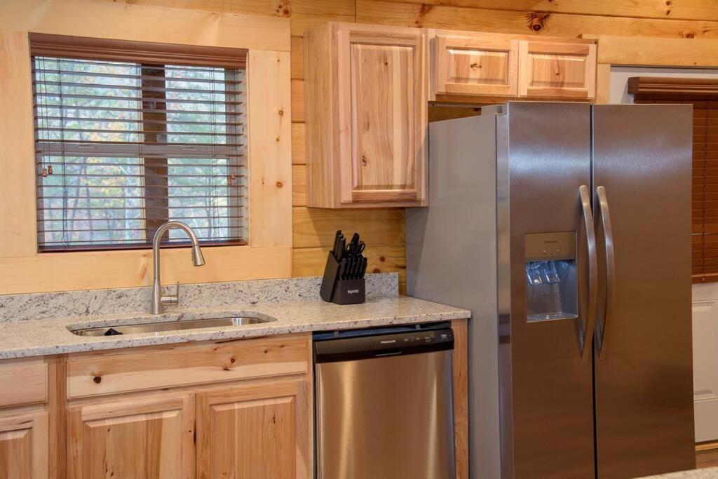 Spacious 2800 Sq Ft-cozy Wood Cabin-new Build *