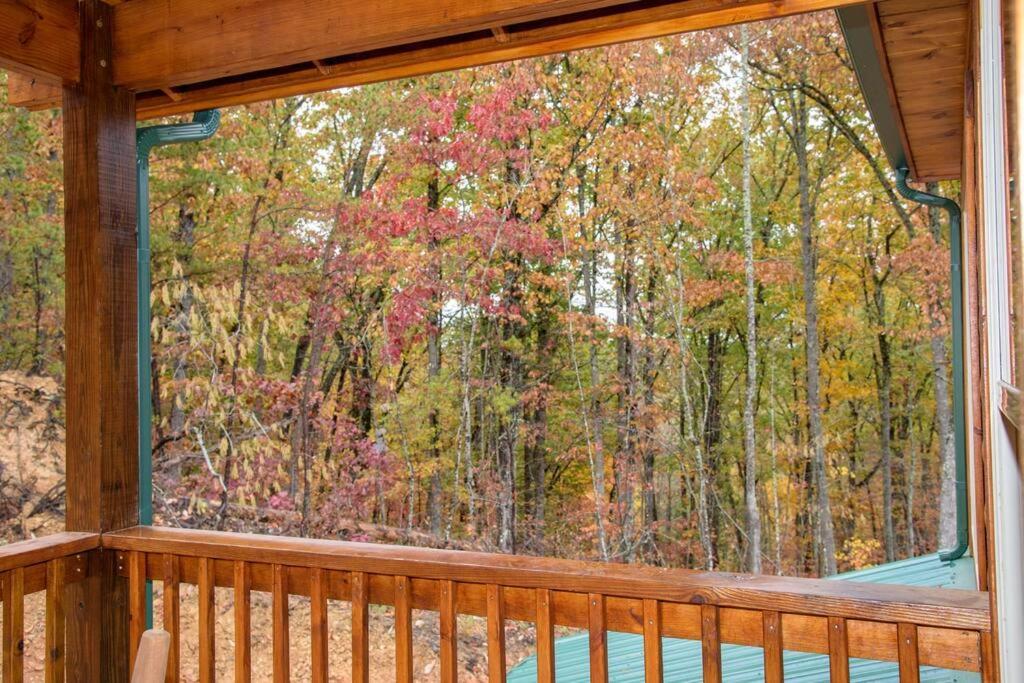 Spacious 2800 Sq Ft-cozy Wood Cabin-new Build Pigeon Forge