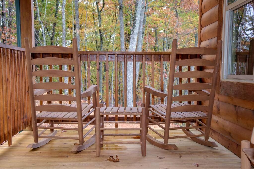 Spacious 2800 Sq Ft-cozy Wood Cabin-new Build Pigeon Forge