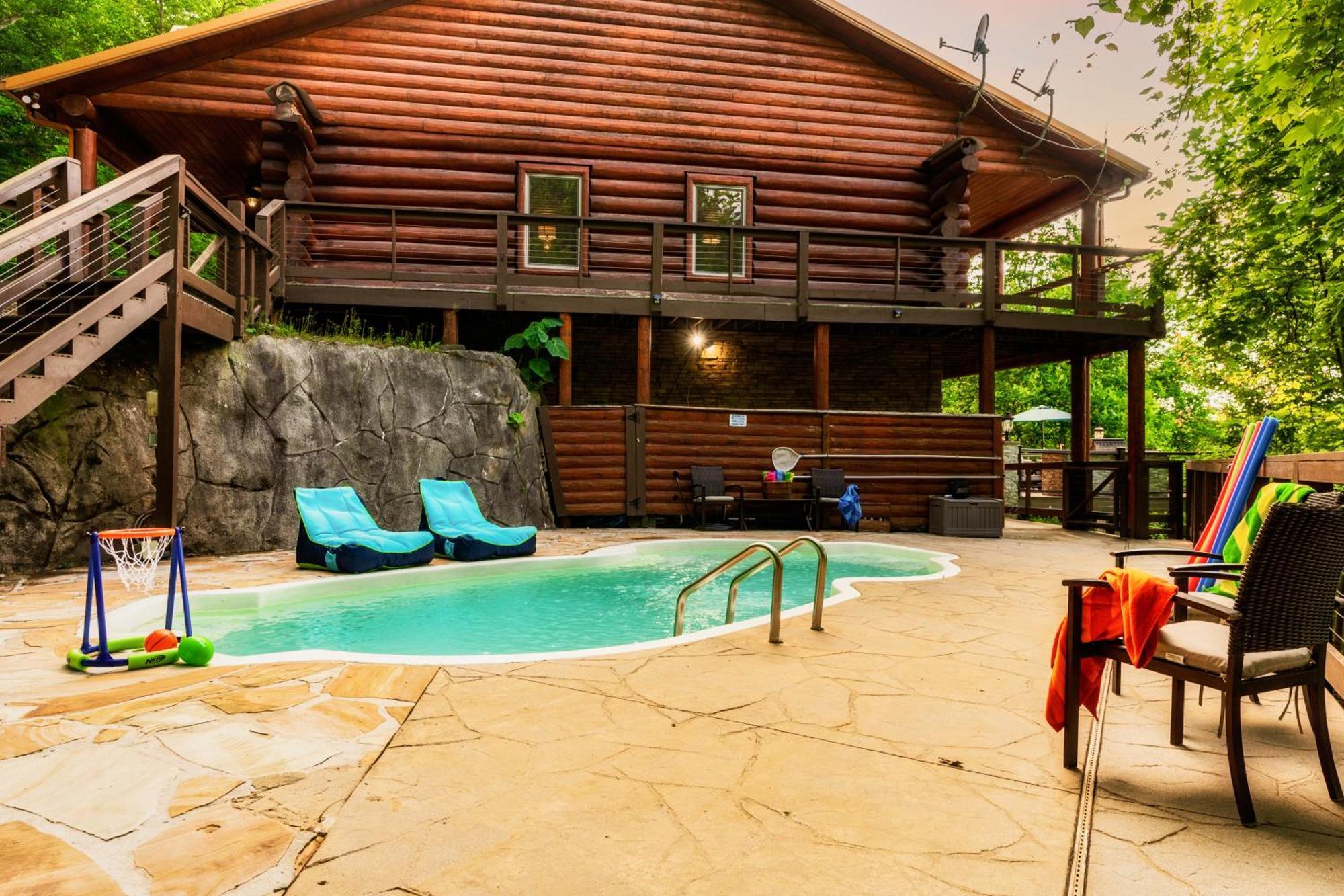 Enclave - 5 - Private Outdoor Pool - Arcade - Fire Table - Outdoor Kitchen - Hot Tub Holiday home *