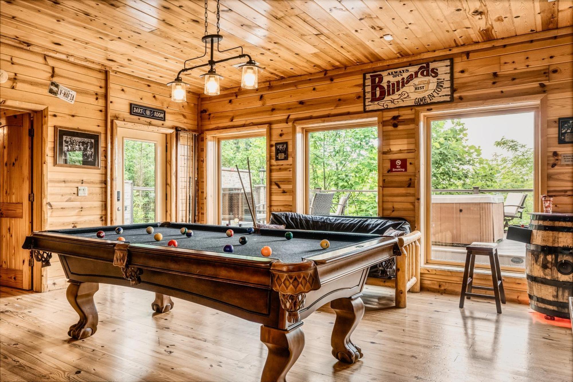 Holiday home Enclave - 5 - Private Outdoor Pool - Arcade - Fire Table - Outdoor Kitchen - Hot Tub *