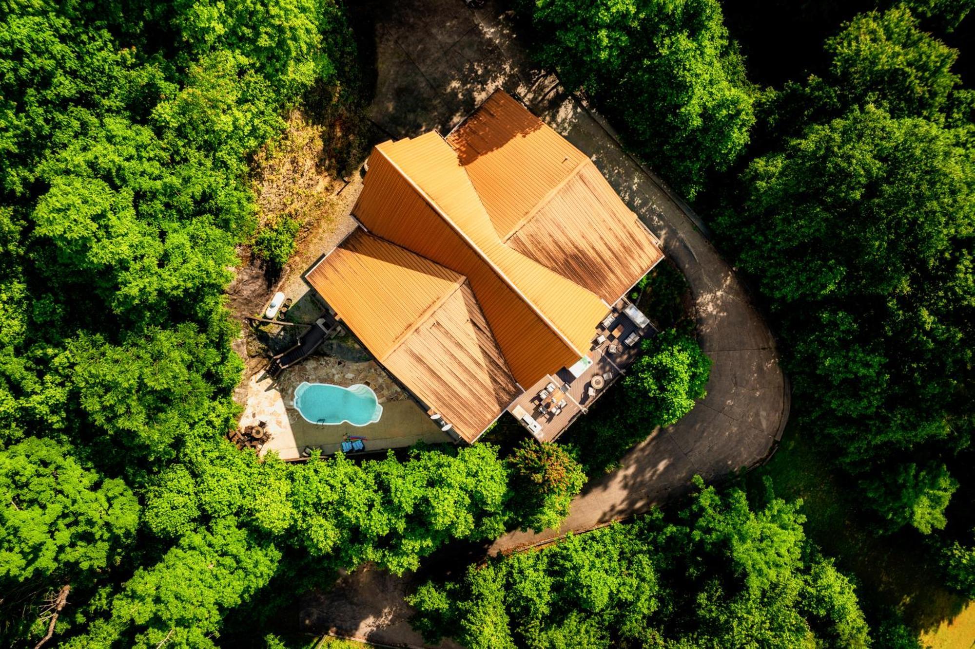 Holiday home Enclave - 5 - Private Outdoor Pool - Arcade - Fire Table - Outdoor Kitchen - Hot Tub *