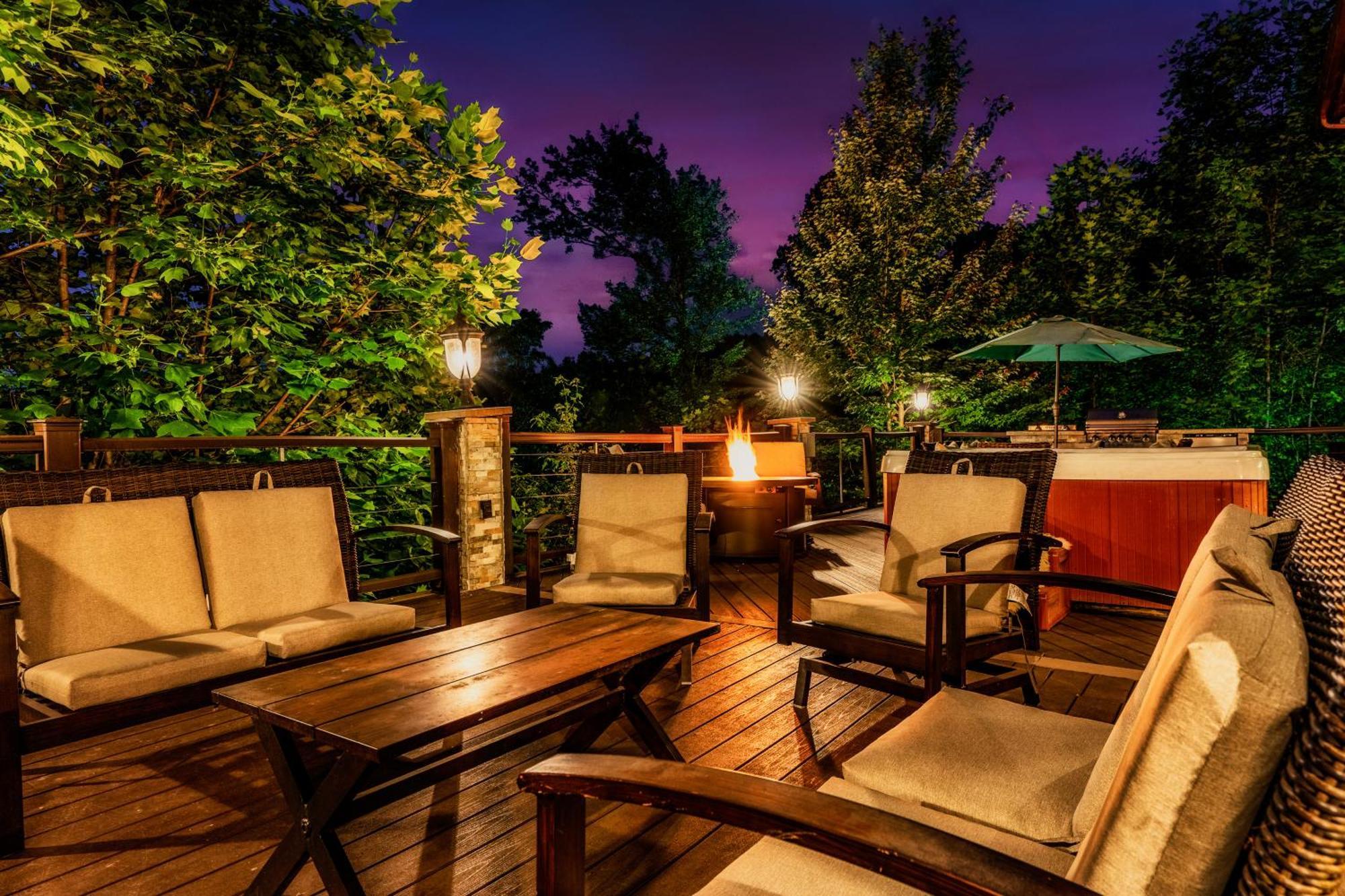 Enclave - 5 - Private Outdoor Pool - Arcade - Fire Table - Outdoor Kitchen - Hot Tub *