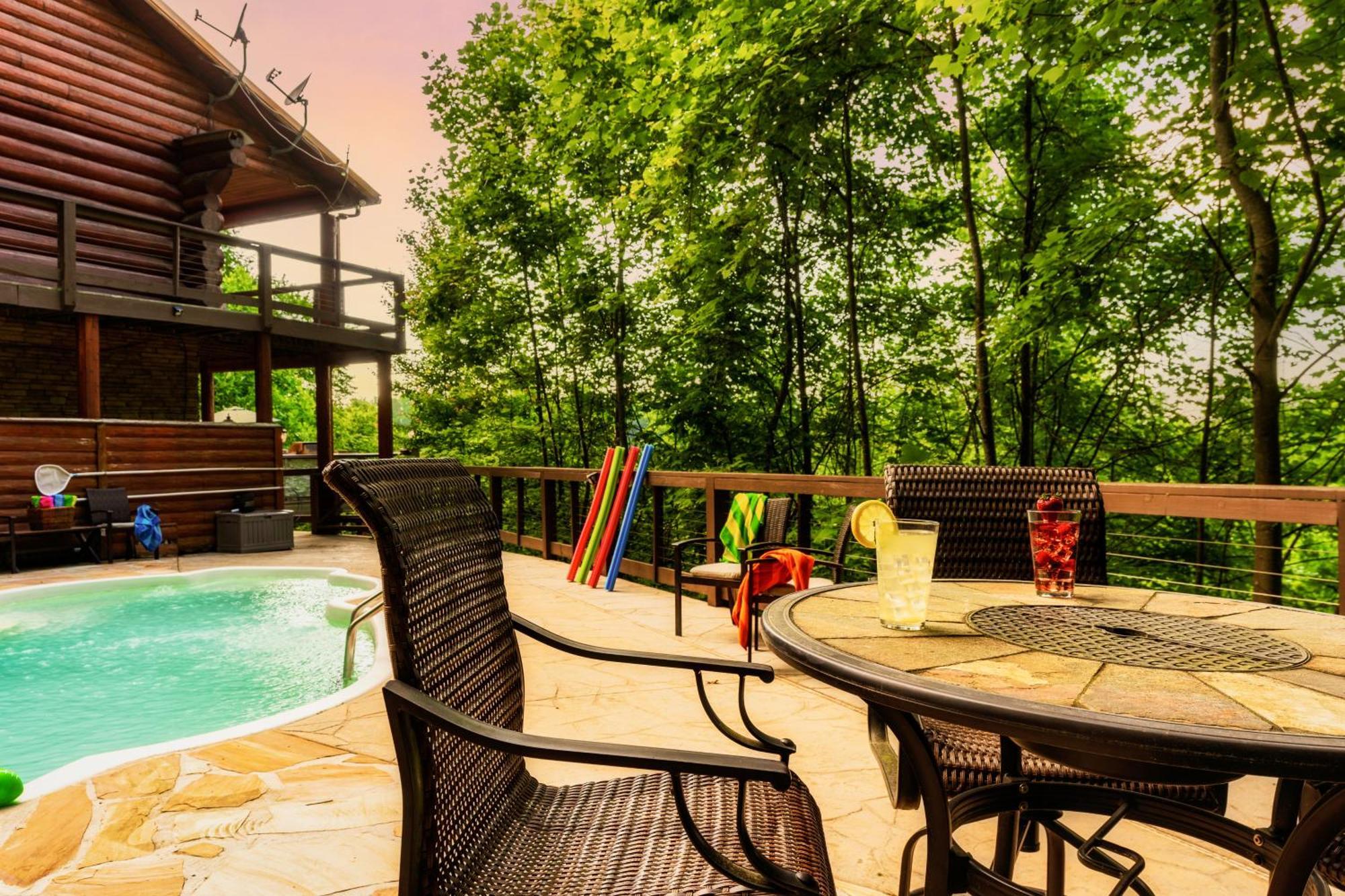 Enclave - 5 - Private Outdoor Pool - Arcade - Fire Table - Outdoor Kitchen - Hot Tub