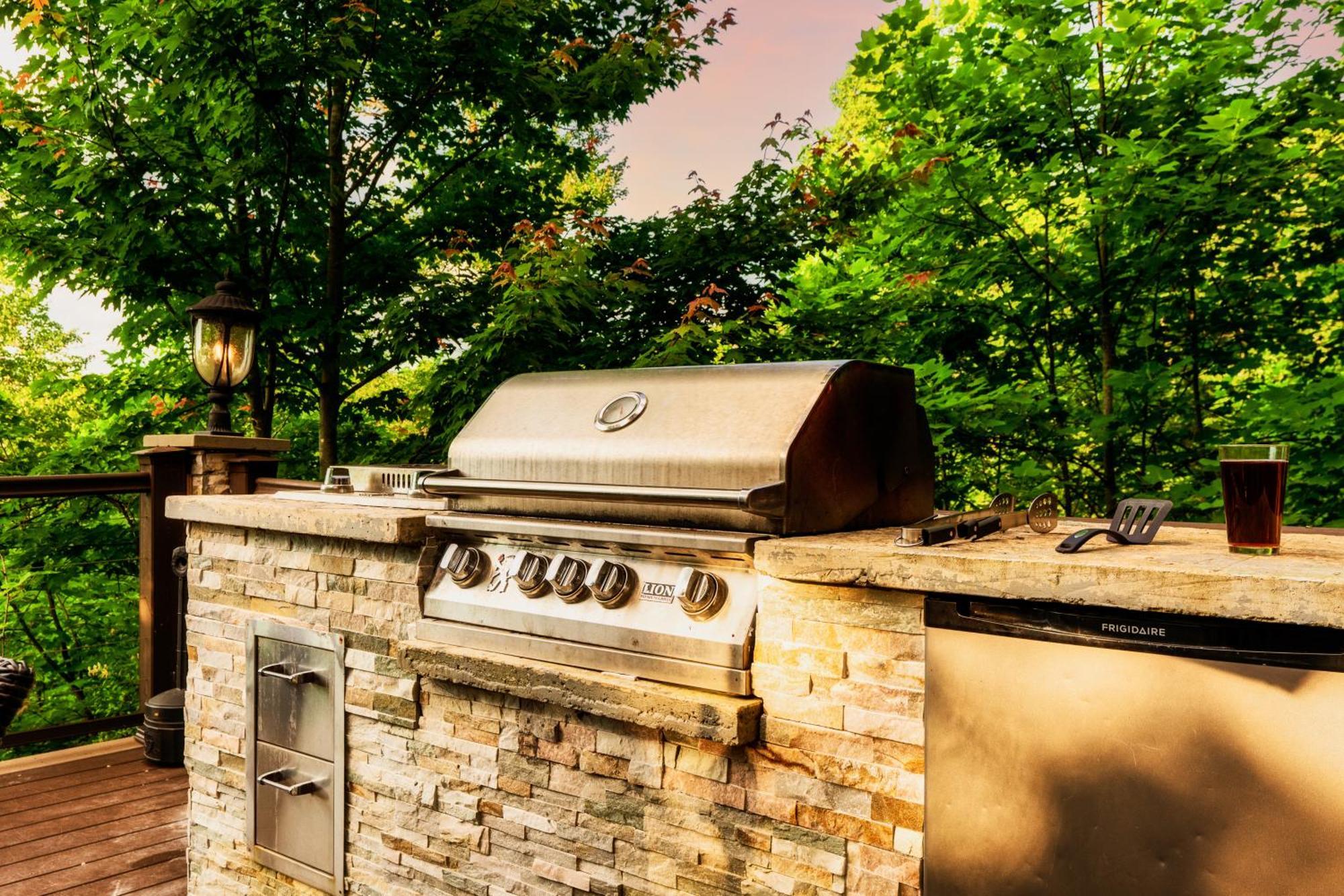 Holiday home Enclave - 5 - Private Outdoor Pool - Arcade - Fire Table - Outdoor Kitchen - Hot Tub Pigeon Forge