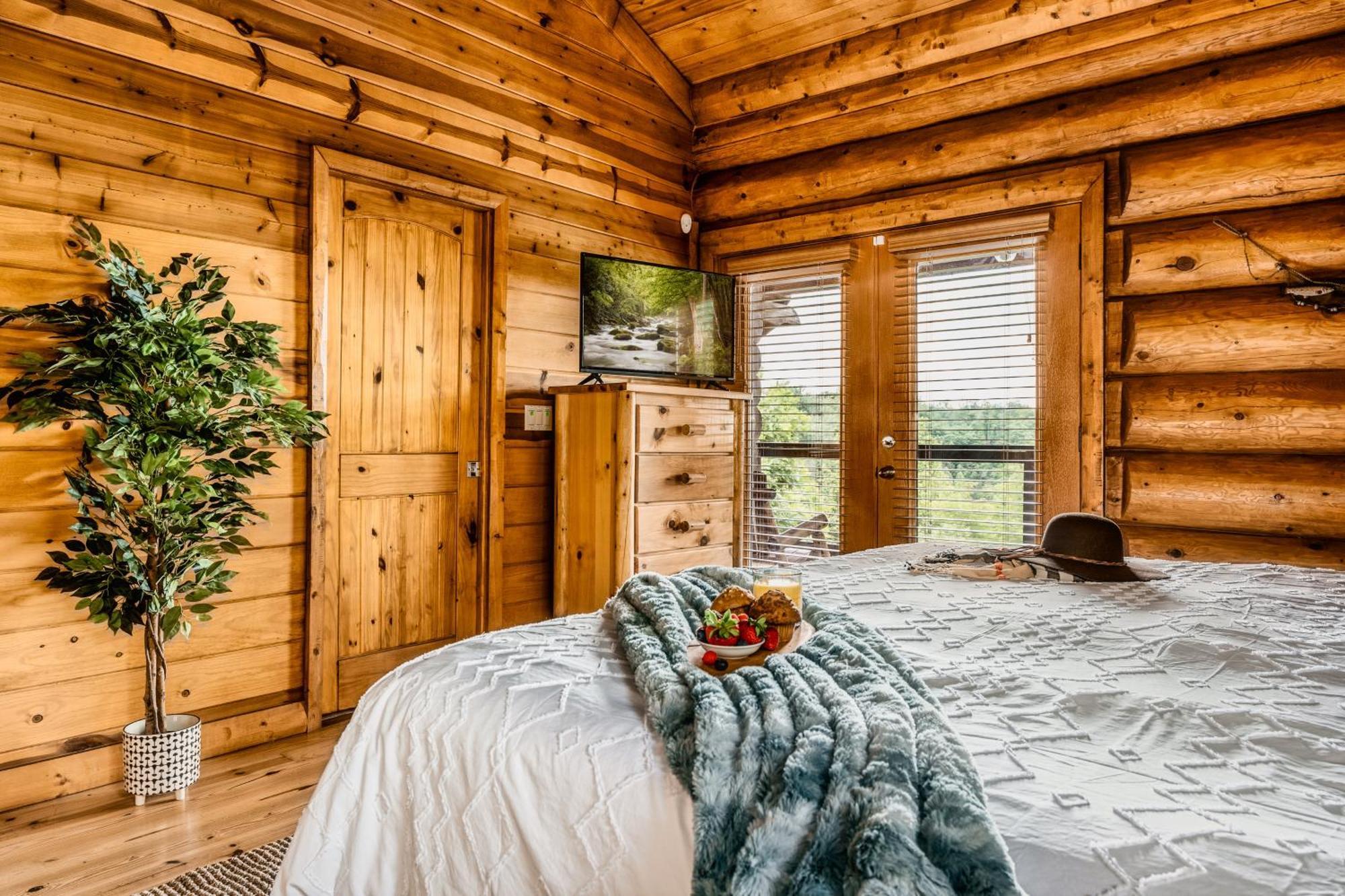 Enclave - 5 - Private Outdoor Pool - Arcade - Fire Table - Outdoor Kitchen - Hot Tub * Pigeon Forge