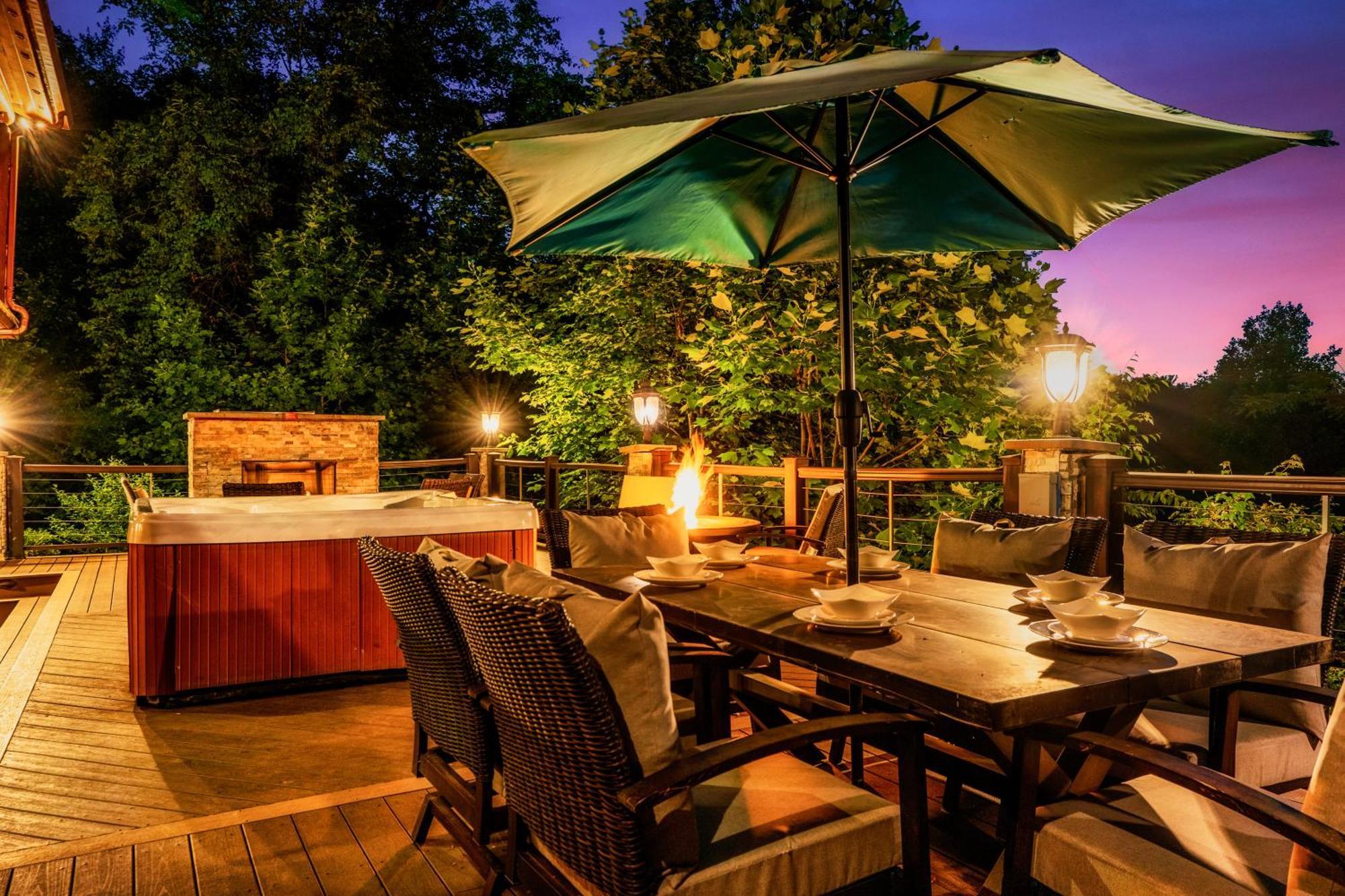 Enclave - 5 - Private Outdoor Pool - Arcade - Fire Table - Outdoor Kitchen - Hot Tub Holiday home