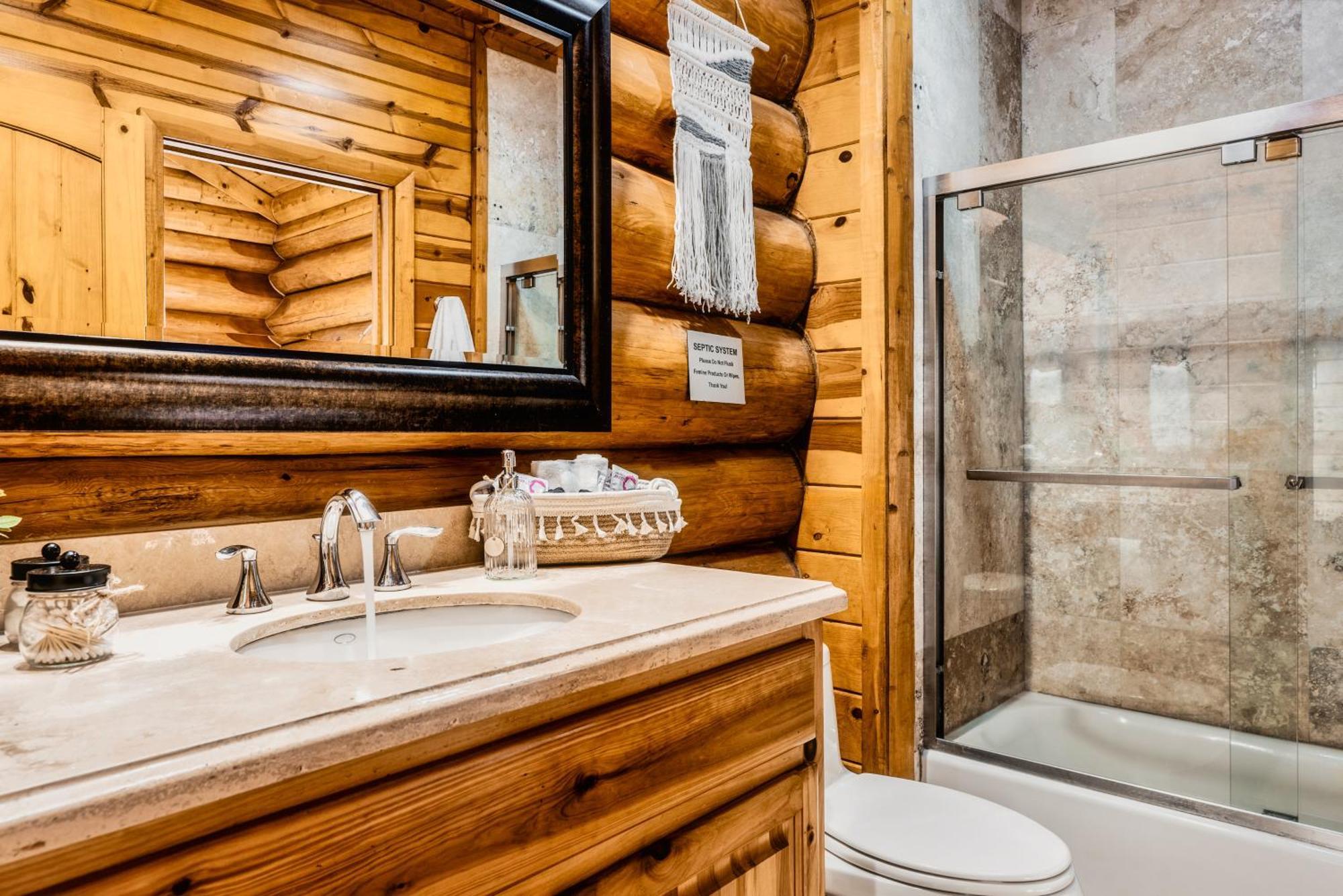 Enclave - 5 - Private Outdoor Pool - Arcade - Fire Table - Outdoor Kitchen - Hot Tub * Pigeon Forge