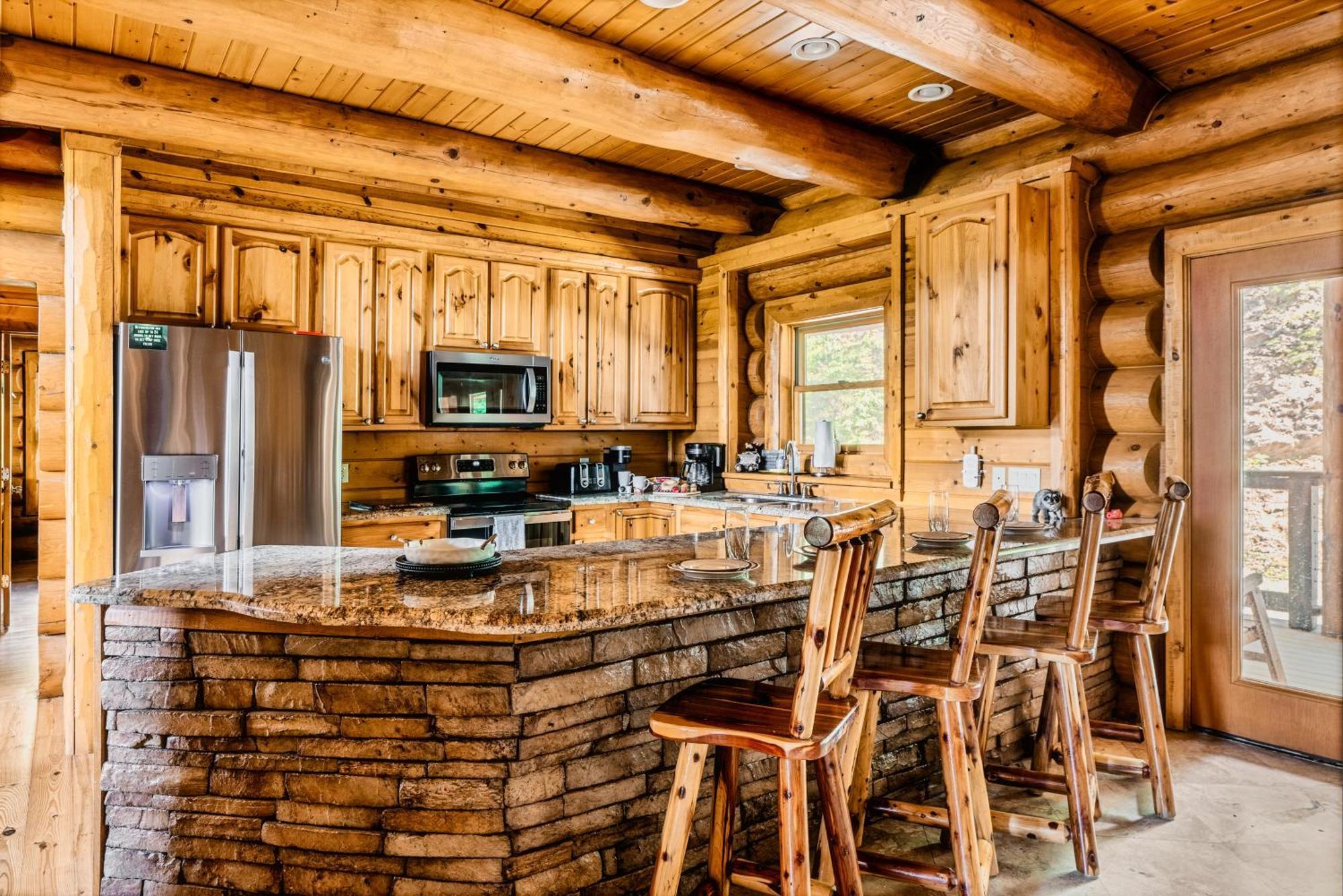 Holiday home Enclave - 5 - Private Outdoor Pool - Arcade - Fire Table - Outdoor Kitchen - Hot Tub