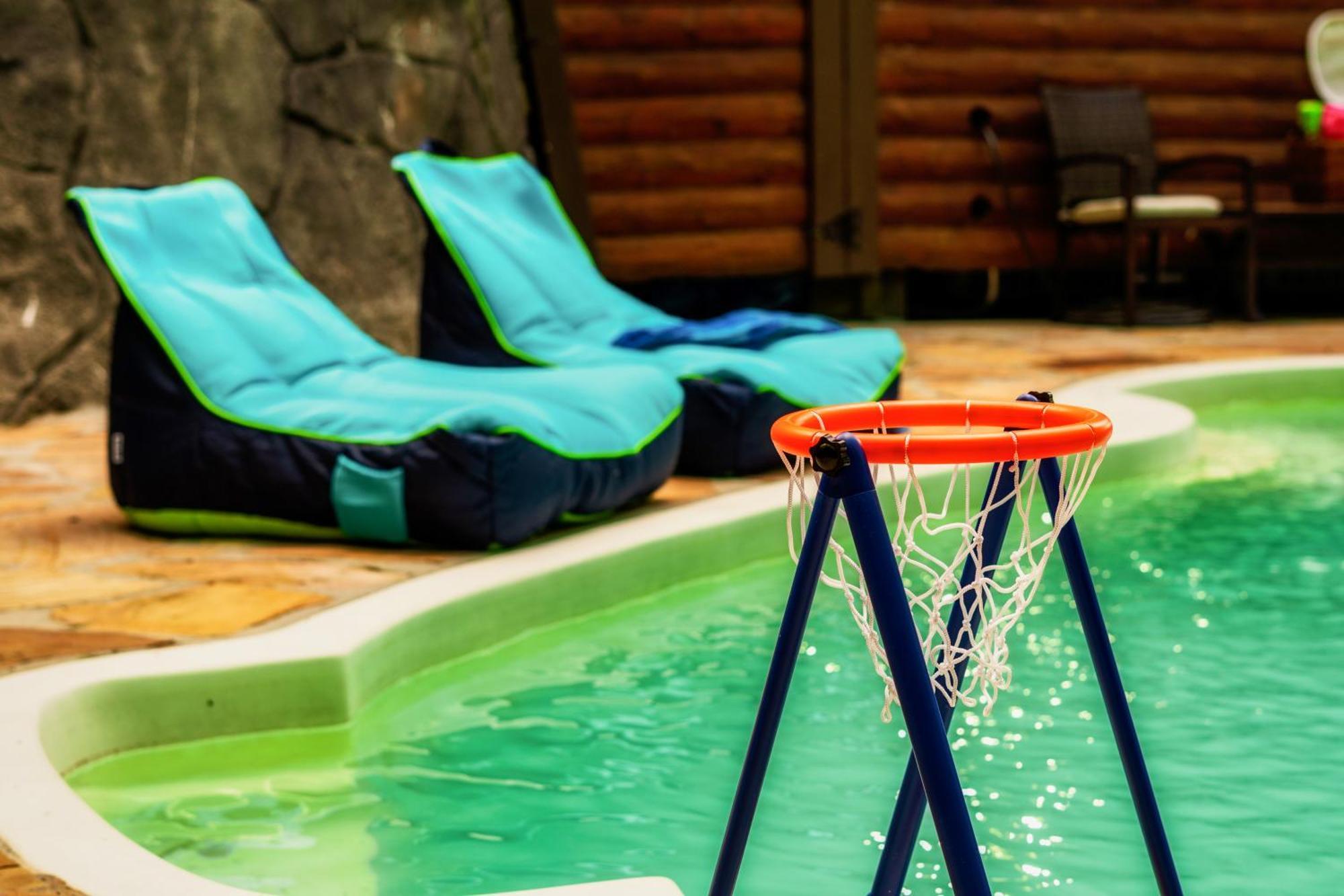 Enclave - 5 - Private Outdoor Pool - Arcade - Fire Table - Outdoor Kitchen - Hot Tub Holiday home *